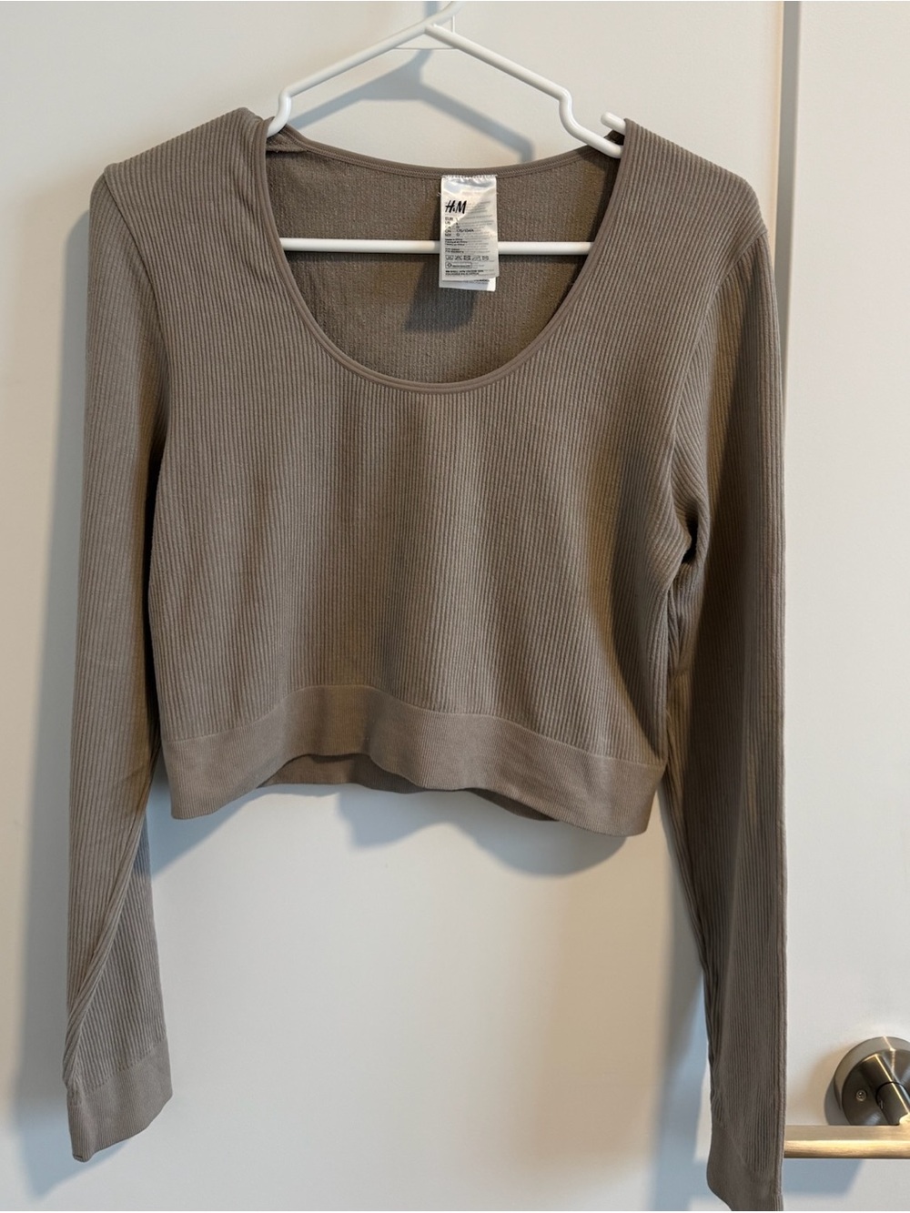 H&M Women's Ribbed Long-Sleeve Crop Top in Taupe